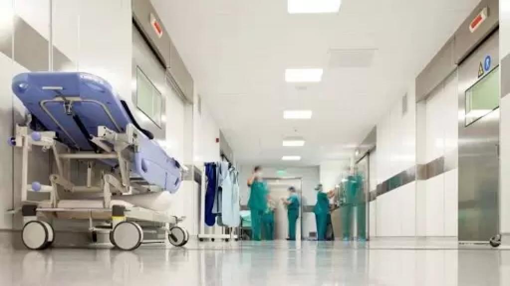 مستشفيات لبنان تلوّح بالتوقف عن استقبال المرضى (الشرق الأوسط)