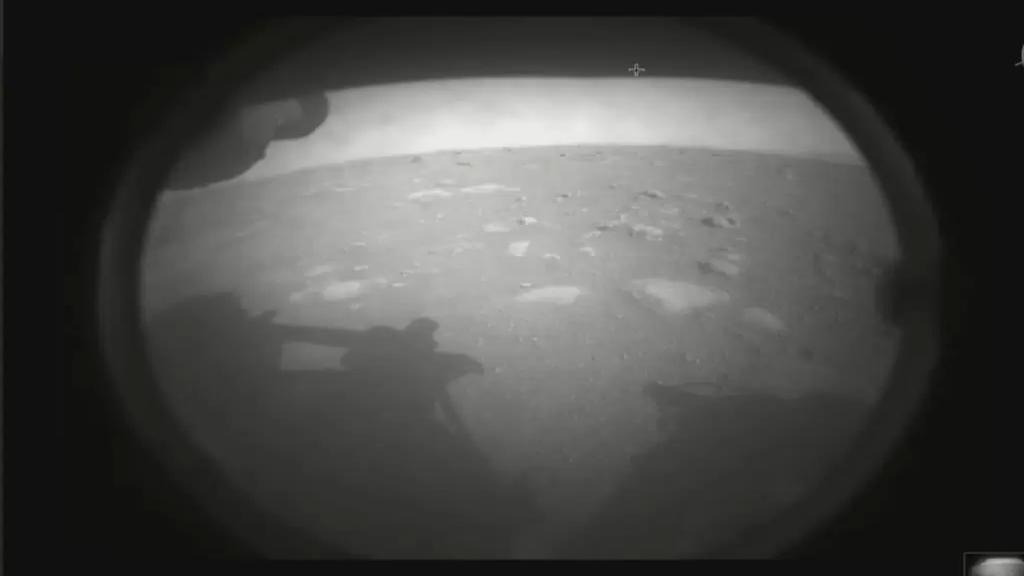 أولى الصور من على سطح المريخ يلتقطها مسبار &quot;برسيفيرنس&quot; !