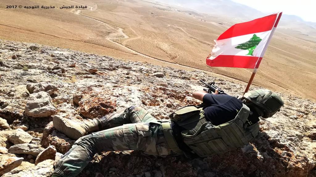 الجيش اللبناني: توقيف شخصين في عرسال يرتبطان بتنظيم &quot;داعش&quot; وأحدهما شارك بإطلاق النار على المراكز العسكرية