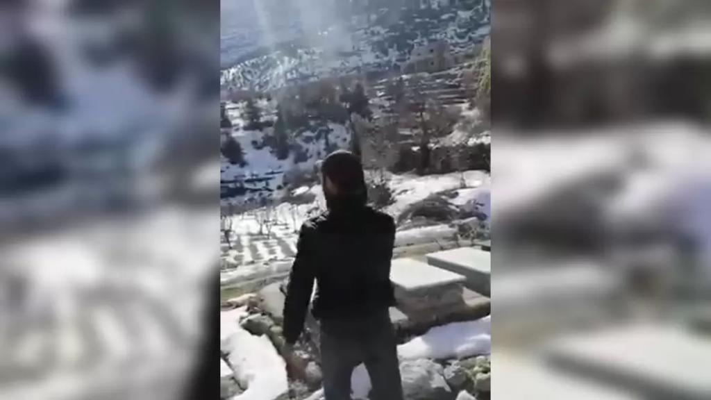 بالفيديو/ شاب يطلق النار ابتهاجًا عند قبر بعد أخذ &quot;الثأر&quot;!