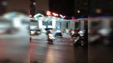 نشطاء يتداولون فيديو..&quot;شُبان على دراجاتهم النارية تهجموا على عمال المحطة في المشرفية لتعبئة البنزين لدراجاتهم دون مقابل&quot;!