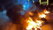 بالصور/شبان أشعلوا الاطارات في بنت جبيل صف الهوا احتجاجا على الاوضاع الاقتصادية المتردية 