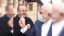 بالفيديو/ وزير الخارجية التركي يستقبل نظيره الإيراني دون كمامة.. والأخير يمازحه &quot;أخذت اللقاح؟&quot;
