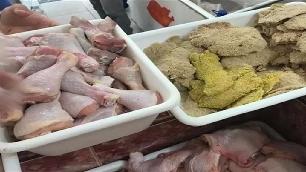 فضيحة غش داخل أحد المحال لبيع الدجاج في المصيطبة ومحافظ بيروت يتحرّك!