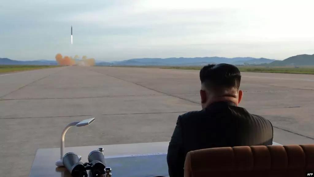 كوريا الشمالية تختبر صاروخًا تكتيكيا موجها جديدا