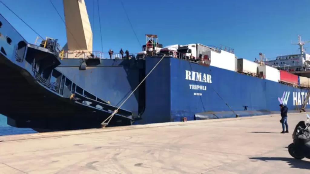 وصول السفينة اللبنانية RIMAR المحملة بـ6 شاحنات اوكسجين الى مرفأ طرابلس واخرى تصل مساء محملة بـ14 شاحنة... وحمولتهما تبلغ نحو 450 طنا من الاوكسجين!