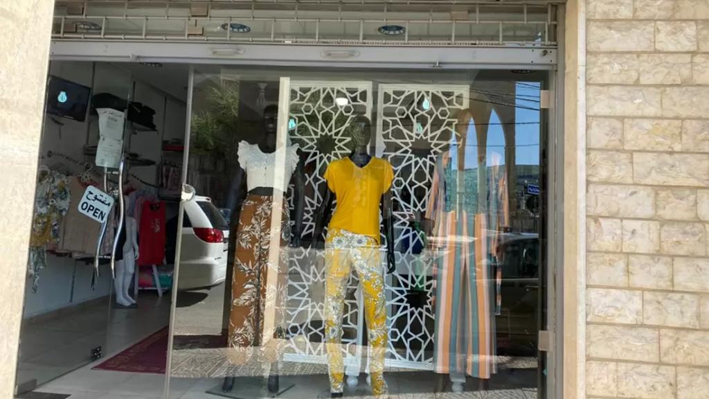 فرصة عمل.. محل للألبسة النسائية يطلب موظفة بدوام كامل في بنت جبيل