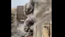 بالفيديو/ حريق كبير في مبنى في شارع مار الياس خلف ثكنة الحلو...وسيارات الاطفاء تهرع الى المكان وتعمل على إخماده