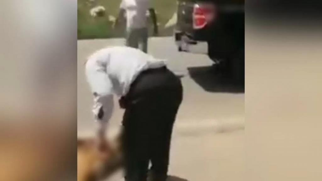 بالفيديو/ جرّ كلب بسيارته في أحد الشوارع في راشيا!