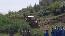 انزلاق شاحنة للاحتلال الاسرائيلي تقوم بأعمال حفريات قبالة بلدة العديسة واستقرارها على مقربة من الخط الازرق