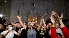 قوات الاحتلال تعتقل صاحب الصورة الشهيرة خلال الاحتفالات في باب العامود من منزله!
