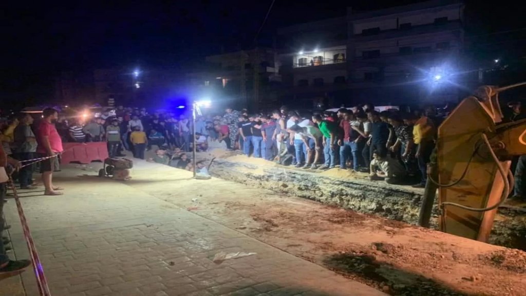 بالصور/ قتيلان بانهيار حائط في عكار خلال عملية حفر طول الطريق لإمدادها بقساطل مياه الصرف الصحي!