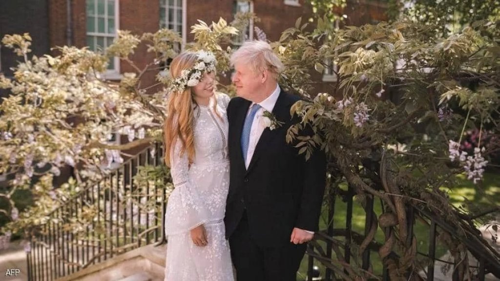 عن زفاف رئيس الوزراء البريطاني بوريس جونسون... العروس استأجرت الفستان مقابل 60 دولار فقط والحفل أقيم في مكان إقامة جونسون بشكل بسيط!