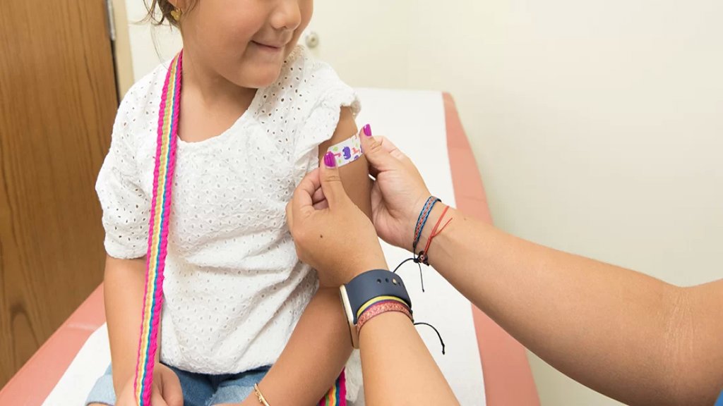 الإمارات من أولى دول العالم التي تفتح باب التطعيم للأطفال بين 12 إلى 15 سنة