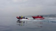 وحدة الانقاذ البحري تبحث عن لبناني بالعقد الخامس من العمر فقد عصر اليوم بينما كان وعائلته على شاطئ السعديات حيث قام بالغطس في البحر وحتى الساعة لم يتم العثور عليه