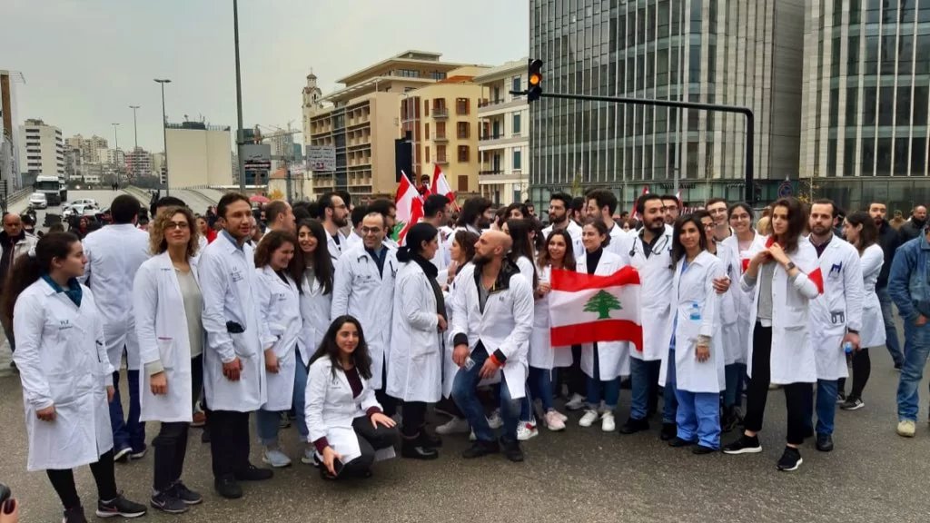 في لبنان..&quot;ما لا يقل عن 100 طبيب اختصاصي من كل مستشفى جامعي غادروا البلد&quot;!
