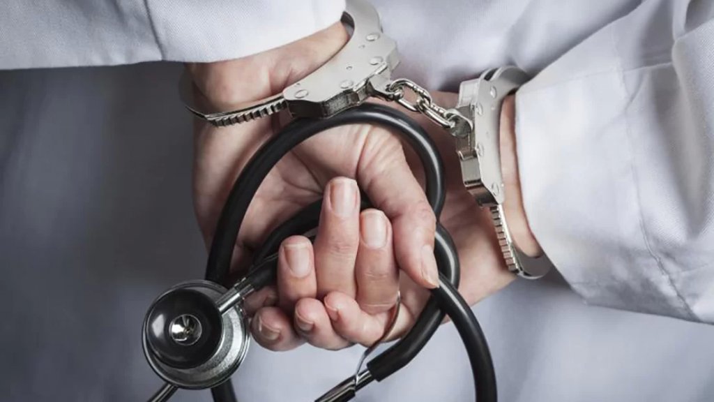 توقيف مدير مستشفى في طرابلس بتهمة تزوير طبي وإجراء عمليات جراحية وهمية وارتكابات غير إنسانية والطرد التعسفي لـ40 موظفًا (لبنان 24)