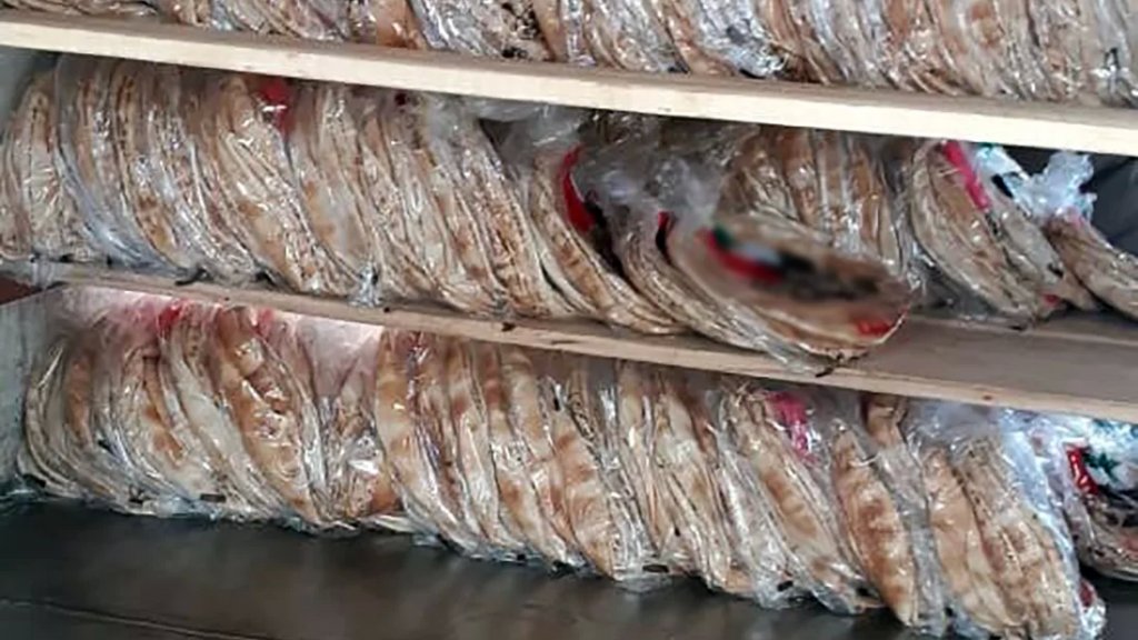  وزارة الإقتصاد: ارتفاع سعر ربطة الخبز بعد توقف المركزي عن دعم السكر.. أصبحت 3250 ل.ل. من المتجر إلى المستهلك!