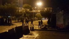 محتجون رموا مواد حارقة على سراي طرابلس ونفذوا وقفات أمام منازل سياسيين