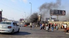  محتجون قطعوا الطريق بالإطارات المشتعلة عند السفارة الكويتية ببيروت
