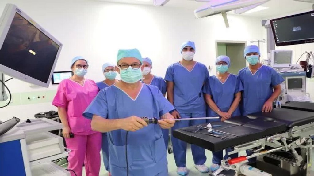 الدكتور اللبناني انيس عباس يُنجز عملية نوعية في فرنسا: استئصال سرطان المعدة بشكل كامل عبر الجراحة التنظيرية!