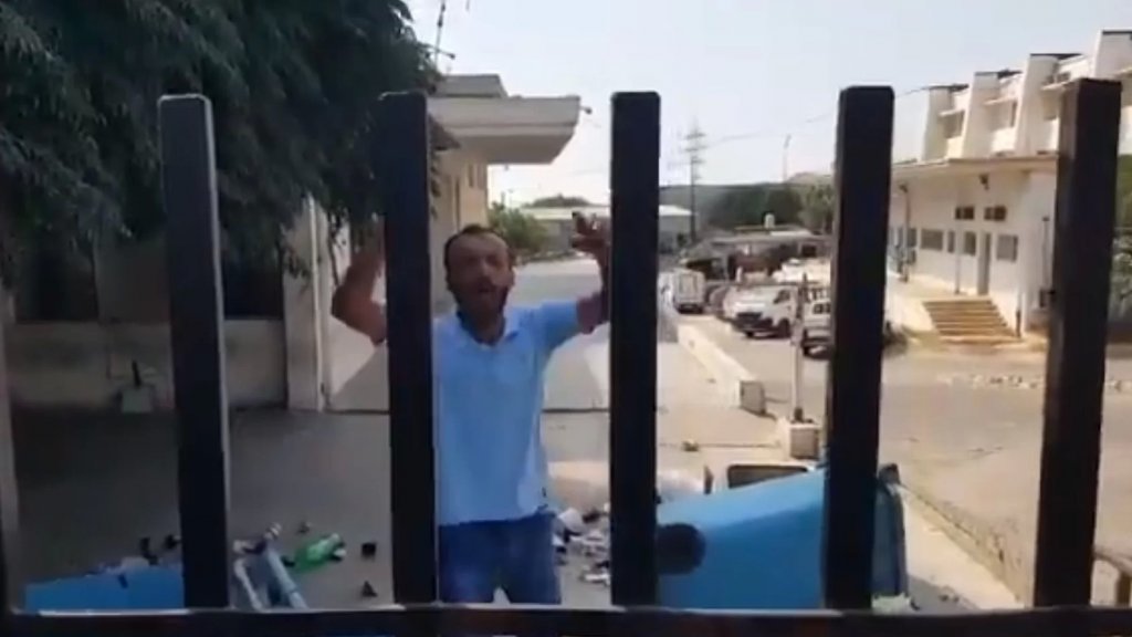 بالفيديو/ محتجون في طرابلس دخلوا إلى شركة كهرباء قاديشا في البحصاص وأجبروا الموظفين على تزويد عدد من المناطق بالكهرباء