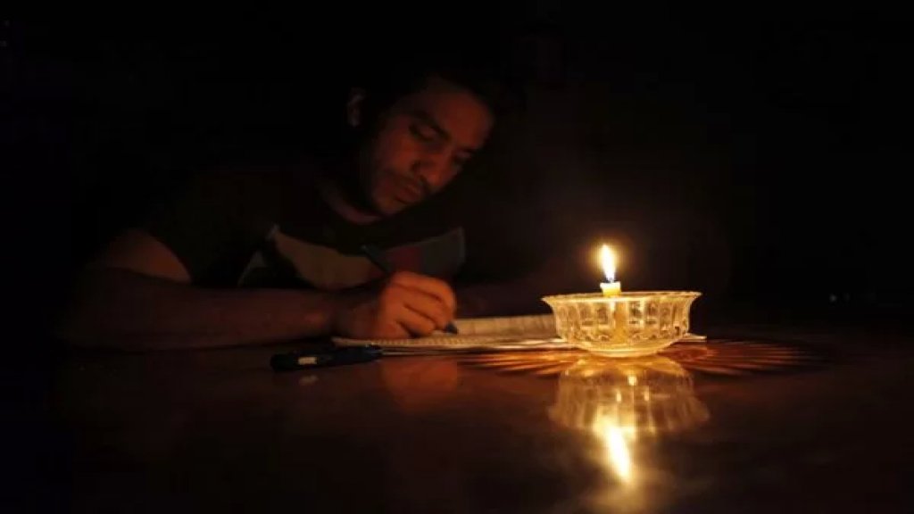 الطلاب في لبنان يرفضون إجراء الإمتحانات.. &quot;حتى الشموع لا نستطيع شراءها، عم ندرس ع ضو &quot;الولّاعة&quot;!