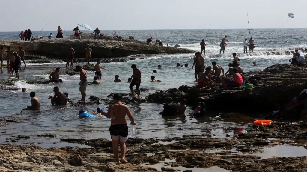ثلث الساحل اللبناني غير صالح للسباحة!