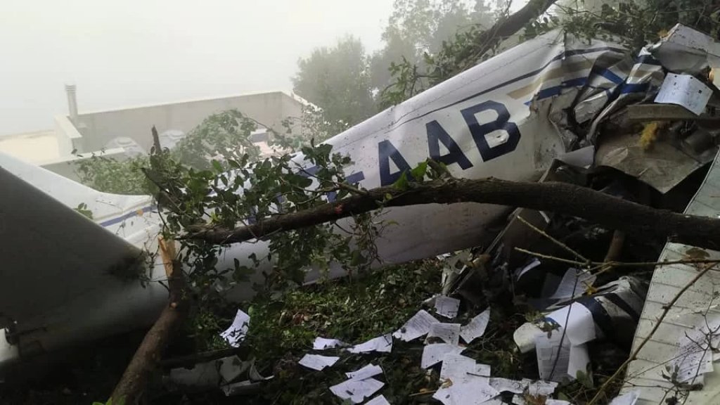 بالصور/ 3 ضحايا (شابان وفتاة) إثر سقوط طائرة مدنية من نوع &quot;سيسنا&quot; في غوسطا