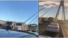 بالفيديو/ حتى في استراليا... إغلاق جسر انزاك في سيدني من قبل بعض سائقي الشاحنات اعتراضاً على قيود الاغلاق!
