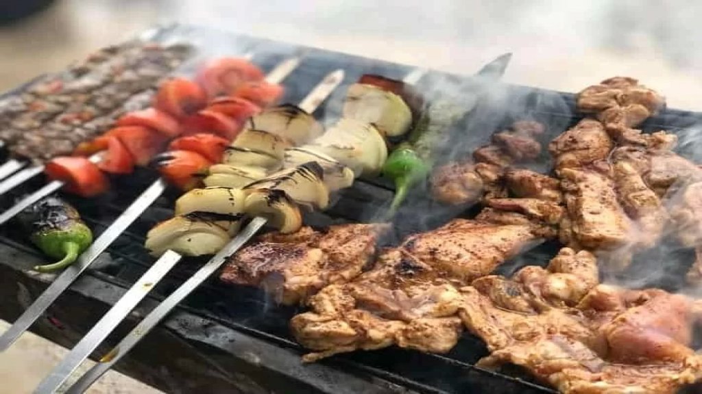 رئيس نقابة تجّار اللحوم: 10% فقط من اللبنانيين الذين يمكن اعتبارهم من الطبقة البورجوازية هم الذين يستمرون في تناول اللحوم اليوم أما بقيّة اللبنانيين فـ &quot;عم يشمّو ريحة اللحم شمّ&quot;