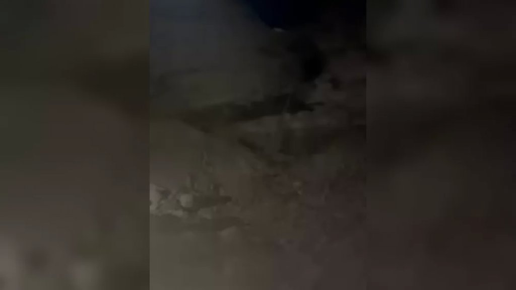 بالفيديو/ سقوط صاروخ ليلًا في منطقة لحفد في جبيل بالقرب من الأماكن السكنية