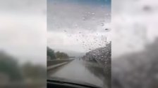 بالفيديو/ في عز آب.. الأمطار تتساقط بغزارة في بعلبك!