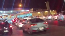 بالفيديو/ طوابير في السعودية (منطقة القصيم) بسبب أزمة الوقود!