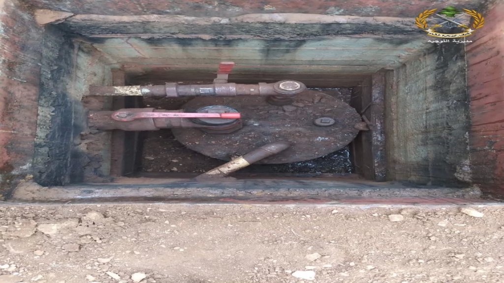 بالصور/ الجيش: ضبط عدة خزانات موضوعة تحت الأرض في بلدة الانصار-البقاع وتحتوي كميات كبيرة من مادة المازوت 