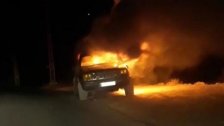 إحراق سيارة رباعية الدفع في بلدة إيزال لمتّهم بقتل الشاب علاء رضوان طعنًا بعد خلاف على أفضلية تعبئة البنزين 