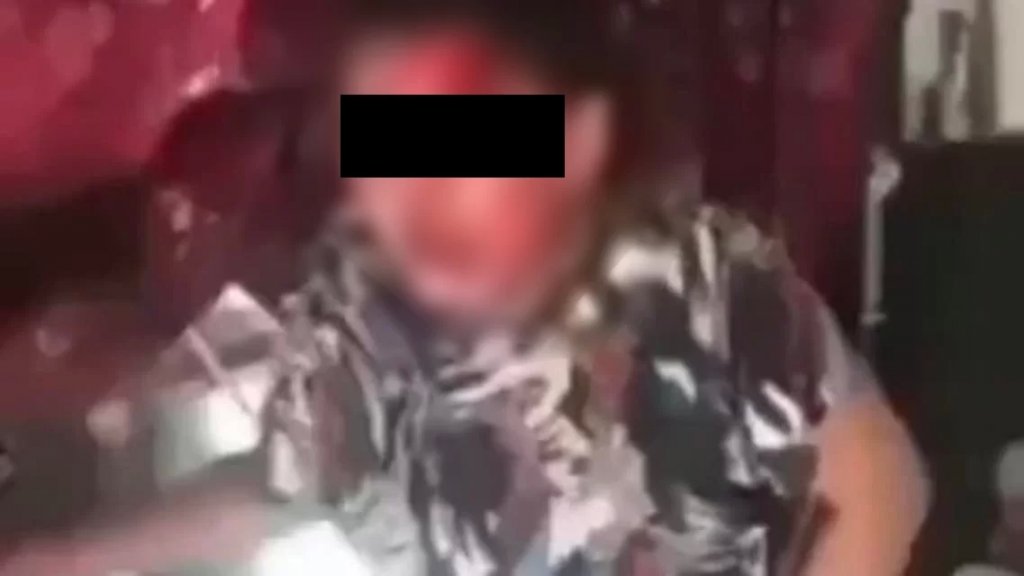 &quot;بابا عوفني أموت&quot;.. فيديو لطفل معنف يتوسل والده إنهاء معاناته يهز العراق