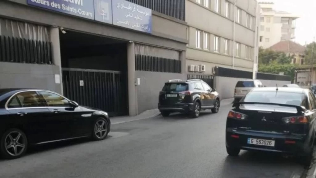 في أحد شوارع جونية.. بعض الأهالي يتناوبون ليلاً على الشرفات ويلجأون إلى التصفيق والصراخ ليلاً لإخافة اللصوص!