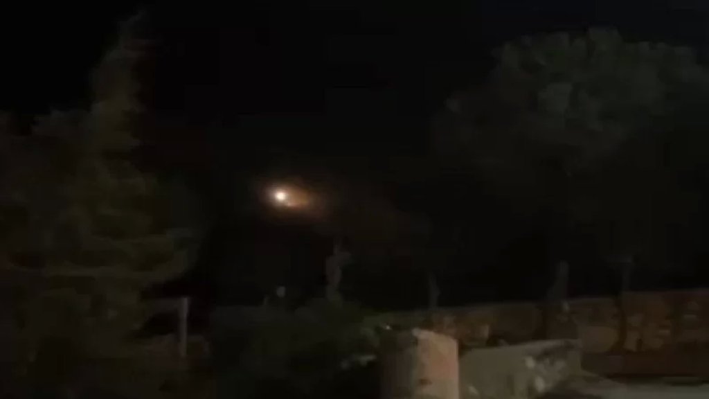 بالفيديو/ 4 آليات وحوالي 30 جندي.. قوات الاحتلال تنفذ عملية تفتيش في خراج بلدة ميس الجبل