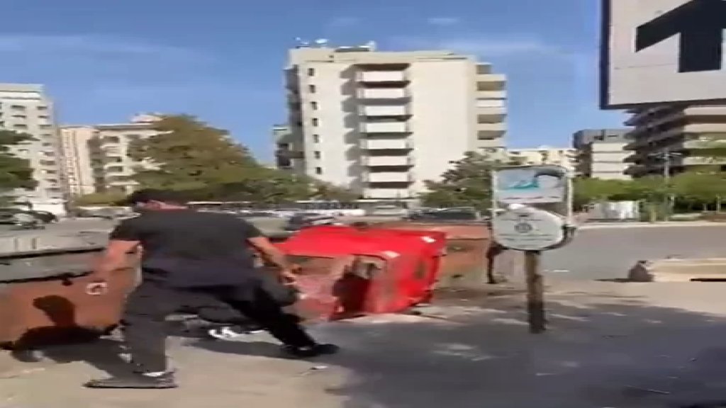 بالفيديو/ ظهور مسلح بعد ظهور قناصين على اسطح المباني خلال عملية الاحتجاج في الطيونة