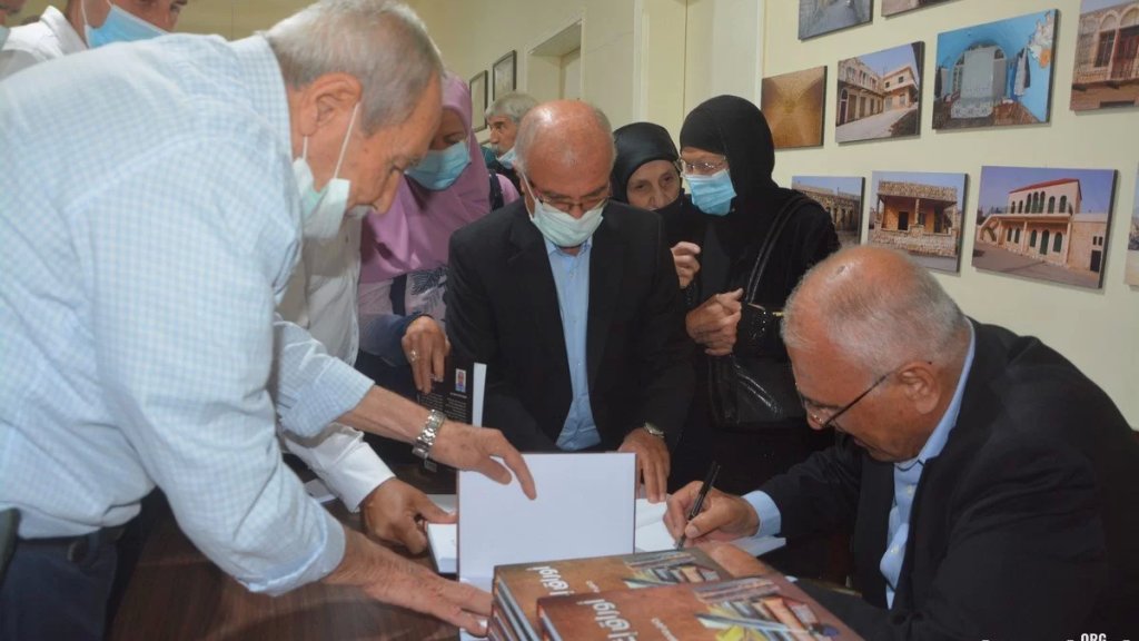 بالصور والفيديو/ الكاتب كامل محمود بزي يوقع كتابه &quot;أوراق إغترابية&quot; في بنت جبيل