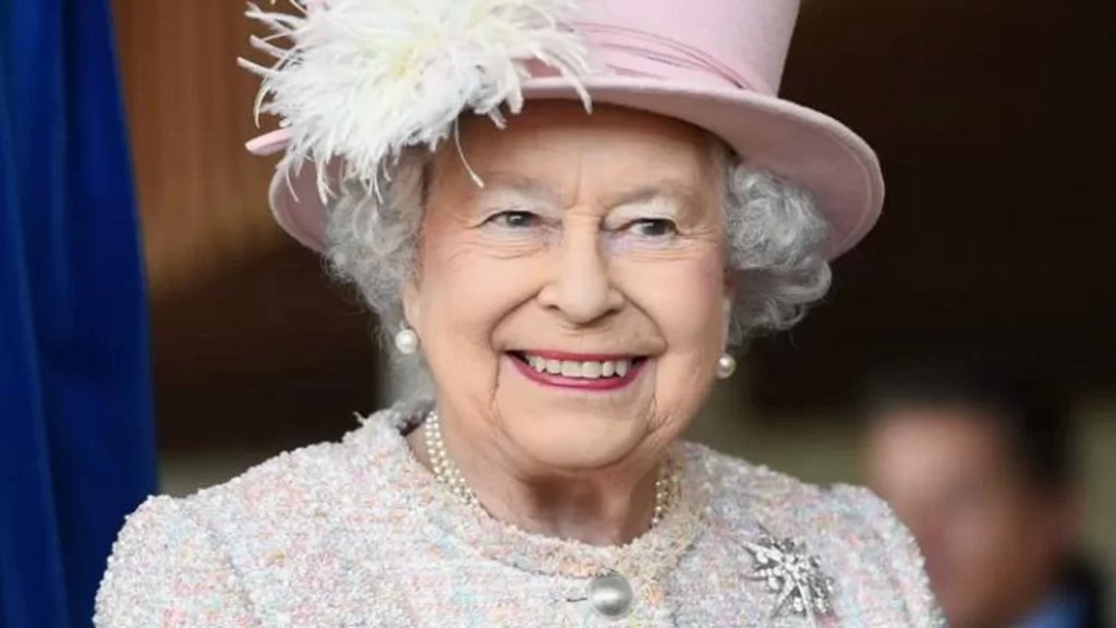 ملكة بريطانيا ترفض لقب &quot;عجوز العام&quot;: اعيش إحساس شابة صغيرة ولا استحق هذا اللقب 