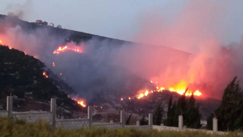 حريق هائل في وادي العزية زبقين والنيران أتت على مساحات زراعية واسعة ومناشدات للمساعدة على إخماده 