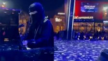 بالفيديو/ عازفة بيانو ترتدي النقاب تلفت الإنتباه في السعودية