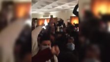 بالفيديو/ الطلاب والأهالي يقتحمون مكتب مدير مدرسة في طرابلس بعد فضيحة &quot;أستاذ&quot; يتحرش بالطالبات!