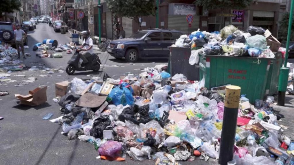 &quot;إنّنا أمام كارثة حقيقة&quot;.. بلدية طرابلس تناشد المسؤولين التدخل لحل مشكلة تراكم النفايات بعد توقف شركة لافاجيت عن العمل	