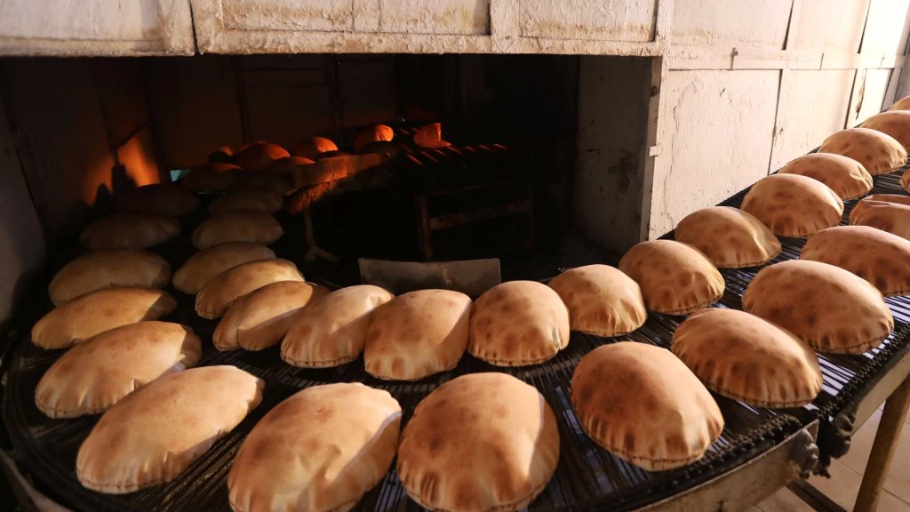 بسبب نقص الطحين.. نقيب أصحاب الافران شمالاً: سنتوقف عن إنتاج الخبز مطلع العام