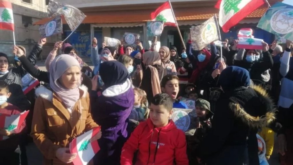  إعتصام لأهالي العسكريين والمتقاعدين في البقاع على الطريق الدولي في رياق - بعلبك