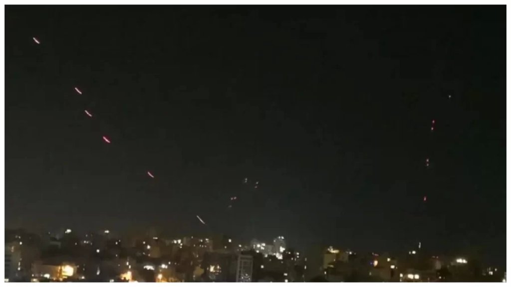 لبنان يستقبل 2022 بكهرباء مقطوعة.. والرصاص يضيء السماء!