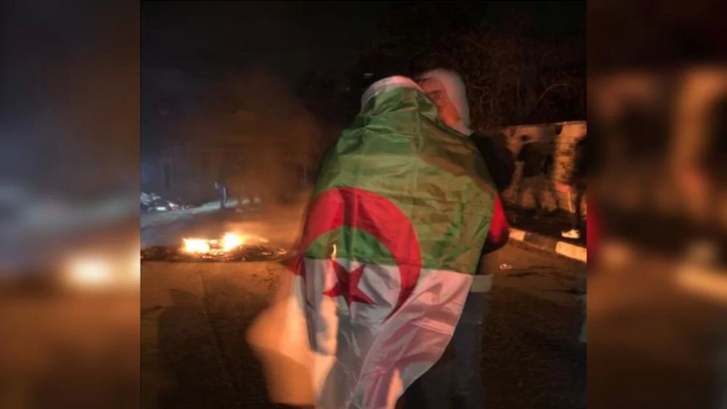 بالصور/ علم الجزائر حاضر في المواجهات مع الإحتلال في فلسطين